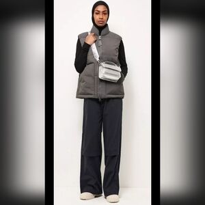 Hvisk FIRE! NWT! Renei Vegan Leather Shiny Motion Bag #H2029 in 012 Silver. R2S!